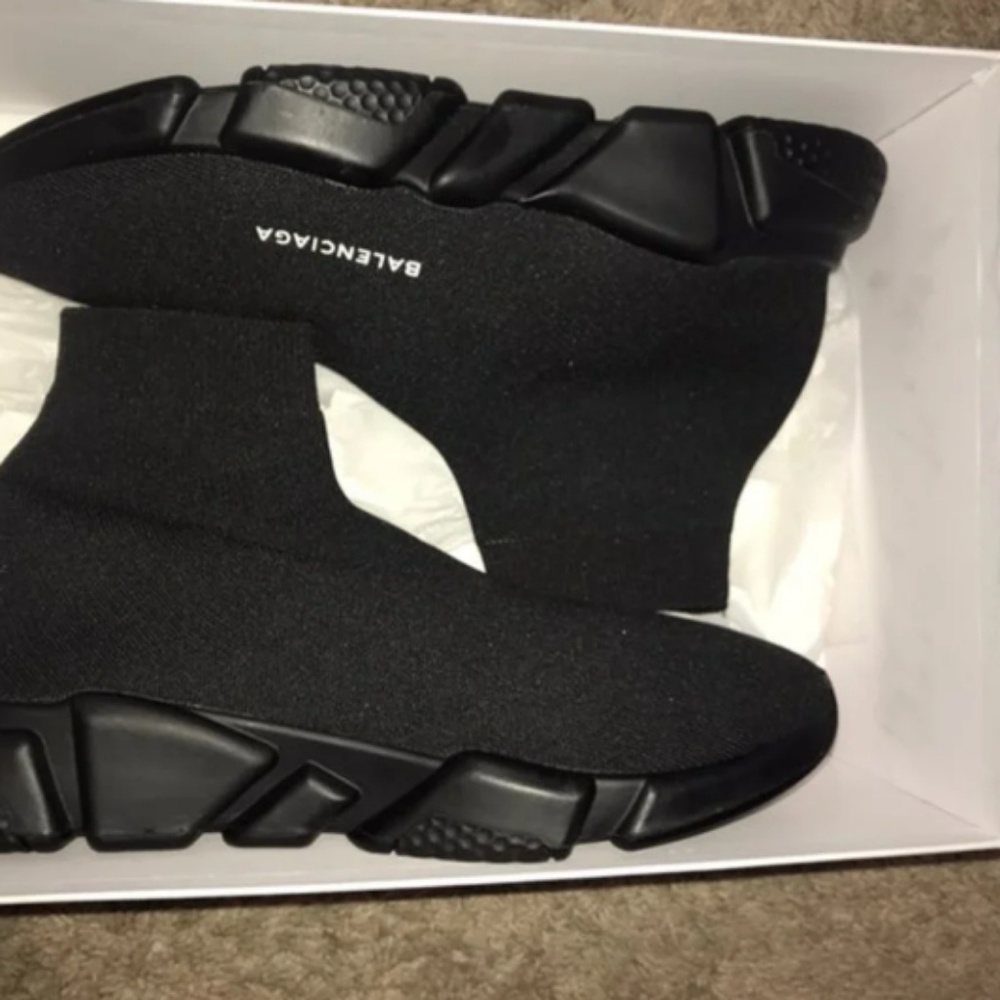 Balenciaga - Picture 1 of 3